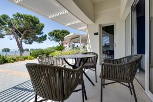 Superior Seaview Apt. with Pool