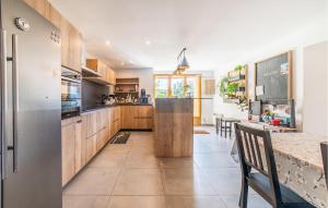 Maisons de vacances Awesome Home In Pardailhan With Kitchen : photos des chambres