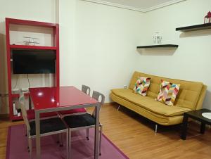 Apartamentos Chevere Rojo-Huca