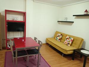 Apartamentos Chevere Rojo-Huca - 4hvězdičkové hotely ve městě Oviedo