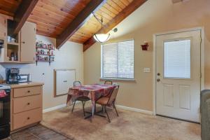 Pinecrest Dodge Ridge Cabin: Shared Outdoor Space