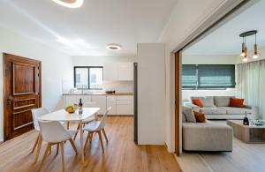 flower veranda 1st floor app