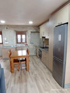 Casa de piedra céntrica.