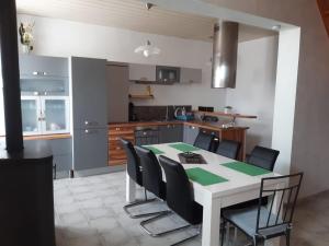 Villas Logement entier pres de Mauleon.8/10 personnes : photos des chambres