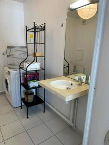 Appartements Grand Studio de 37m carres - Parking - RER Laplace et Maison des Examens a 5 minutes a pied : photos des chambres