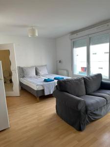 Appartements Grand Studio de 37m carres - Parking - RER Laplace et Maison des Examens a 5 minutes a pied : photos des chambres