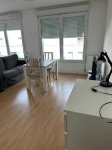 Grand Studio de 37m carrés - RER Laplace et Maison des Examens à 5 minutes à pied