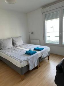 Appartements Grand Studio de 37m carres - Parking - RER Laplace et Maison des Examens a 5 minutes a pied : photos des chambres