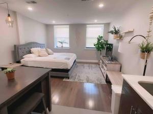 308 Cozy and warm King Bed APT in center city