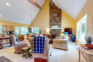 Creekside Seclusion HomeSted Retreat in Dallas