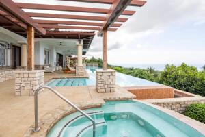 Luxury Kona Mansion - Infinity Pool & Epic Views