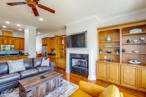 Palm-Lined 3BR Home with Dock Access and Fire Pit