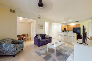 2BR in Exciting Locale with Lanai and AandC