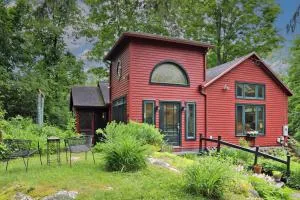 Berkshire Retreat- A stone's throw to downtown Lenox - Lenox