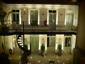 The 3 Ducks Eiffel Tower by Hiphophostels