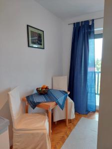 Apartments with a parking space Gradac, Makarska - 6881