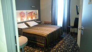 Hotels Hotel de La Cloche : photos des chambres