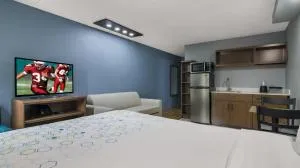 HomeTowne Studios by Red Roof and Conference Center Chicago - N Aurora Naperville - 内珀维尔