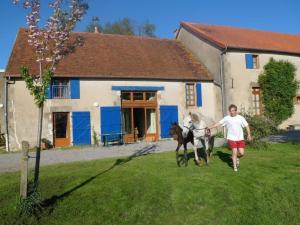 Maisons de vacances Gite Souvigny, 5 pieces, 10 personnes - FR-1-489-466 : photos des chambres