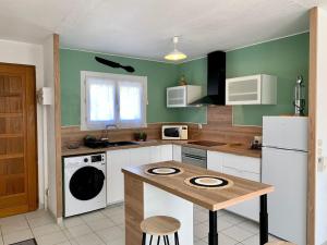 Maisons de vacances Maison Meze, 3 pieces, 5 personnes - FR-1-604-39 : photos des chambres