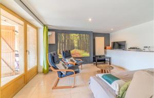 Maisons de vacances Awesome Home In Pardailhan With Kitchen : photos des chambres