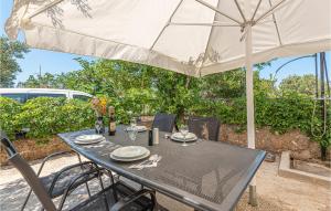 2 Bedroom Cozy Apartment In Zaboric