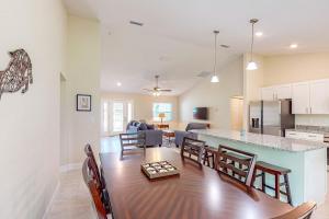 A Place in the Sun Close to Shops and Attractions