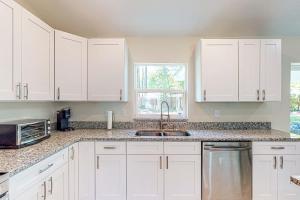 A Place in the Sun Close to Shops and Attractions