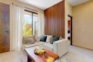 Fronds and Sun at Toh 11