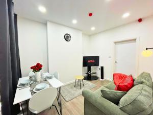 Entire 2 Bedroom Flat Leicester DMU - LT Flat 2