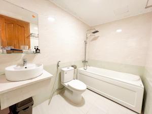 Phòng Gia Đình Tiêu Chuẩn có Phòng Tắm Riêng (Standard Family Room with Private Bathroom)