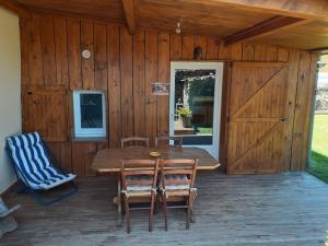 Maisons de vacances La cabane au fond du jardin : photos des chambres