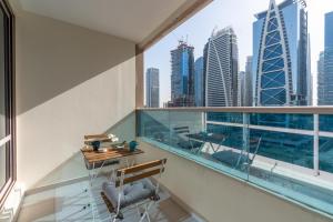 White Sage - Gorgeous Apartment in JLT Near the Metro Station
