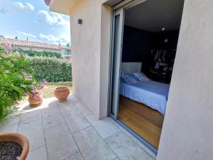 Villas Villa La Voile au Vent - Sur les collines de la Cadiere d'Azur - Villa spacieuse, 4 chambres, climatisee avec piscine a debordement, Vue mer et collines : photos des chambres