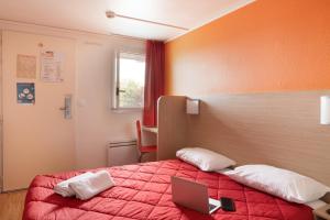 Hotels Premiere Classe La Ville Du Bois : photos des chambres