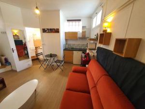 Appartements N 8 - Studio CENTRE - refait a neuf - parking gratuit : photos des chambres