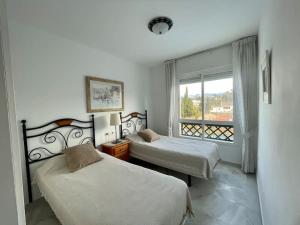 Moderno Apartamento con terraza y vista al mar a 5 min Pto. Banús