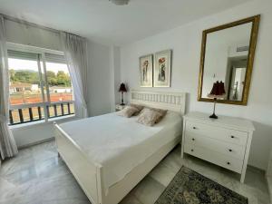 Moderno Apartamento con terraza y vista al mar a 5 min Pto. Banús
