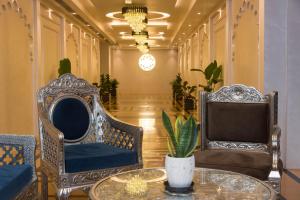 Raghu Mahal Hotel