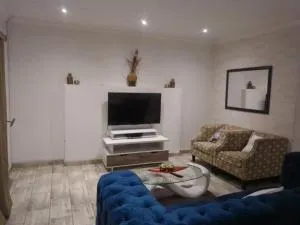 Mayberrypark Guest lodge - Alberton