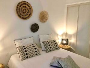 Villas La Maison du Bonheur F5 jardin et piscine : photos des chambres