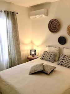 Villas La Maison du Bonheur F5 jardin et piscine : photos des chambres