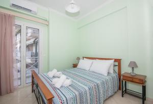 Coconut Tree House with port view