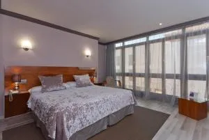 Hotel Vetusta - Lugo de Llanera