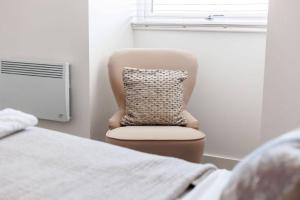 Modern 1 Bed, close to beach and highstreet