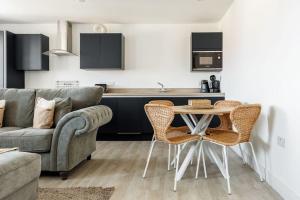 Modern 1 Bed, close to beach and highstreet