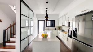 Costa Vista by LovelyStay