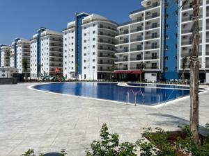 New Sea View Flat in Long Beach