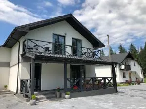 U Anastasii i Sofii bilya richki - Verkhniy Berëzov