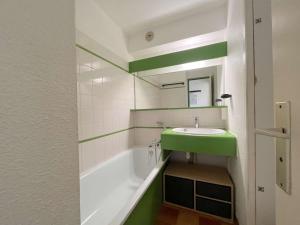 Appartement 2P 4 Couchages avec Piscine, Tennis et Parking à La Croix-Valmer - FR-1-226B-174